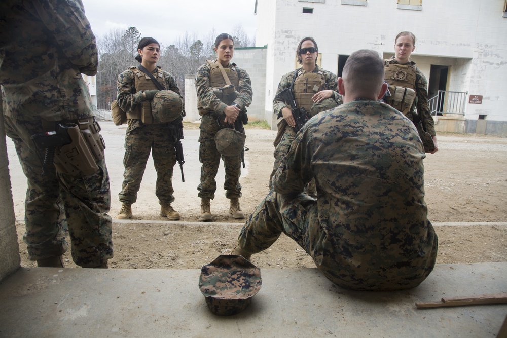 22nd MEU Female Engagement Team Learns Urban Operations