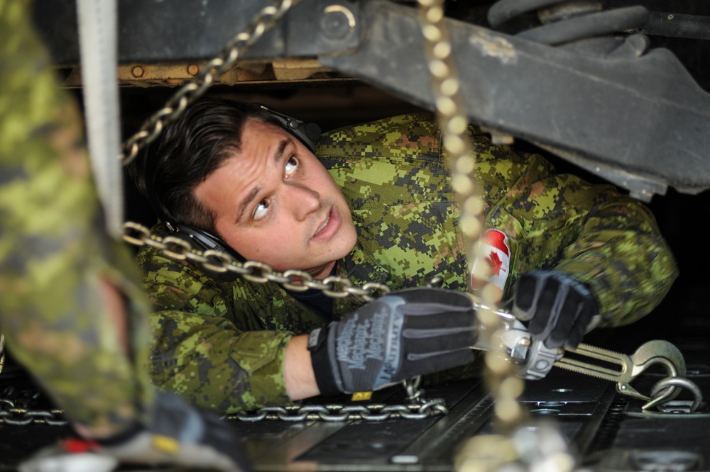 RCAF aircrew works with US Air Force