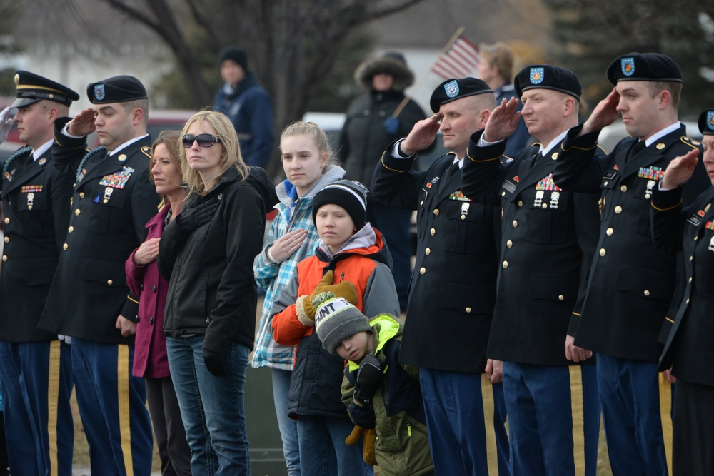 Moorhead, Minn. community shows respect for fallen police officer and former Guardsman