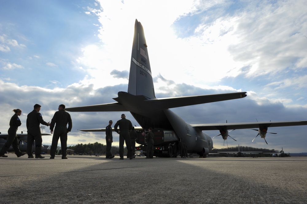 61st AS conducts loadmaster training