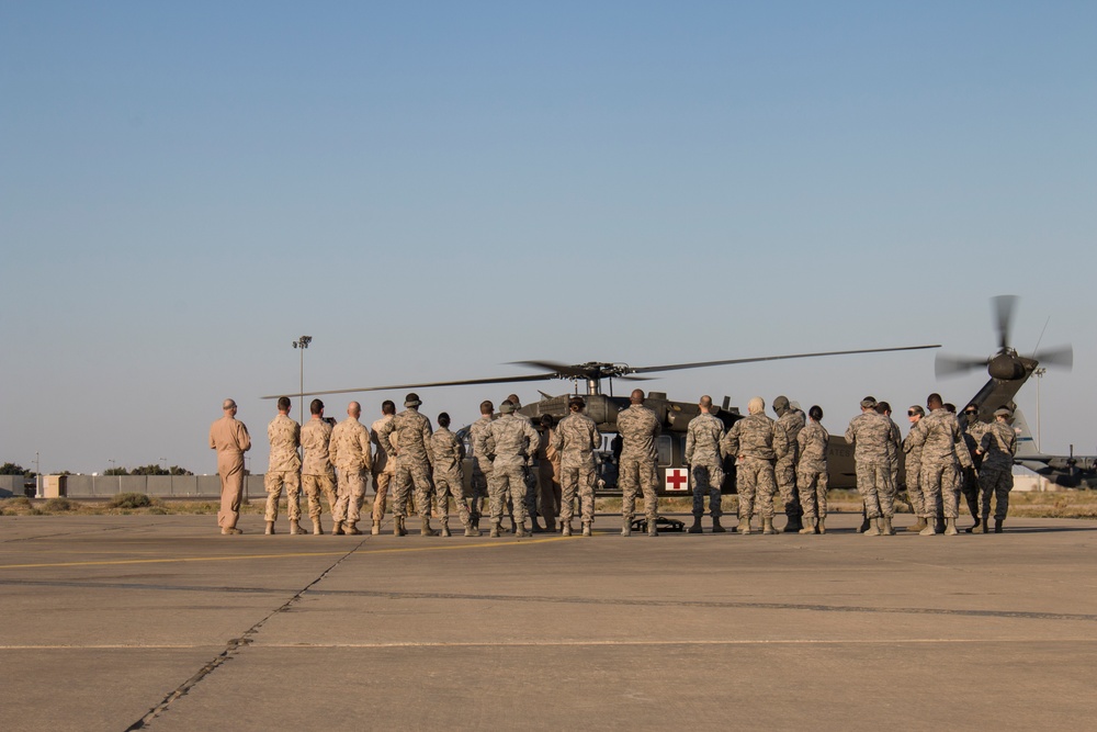40th CAB Soldiers give medevac training to 386th EMDG and JTFSC