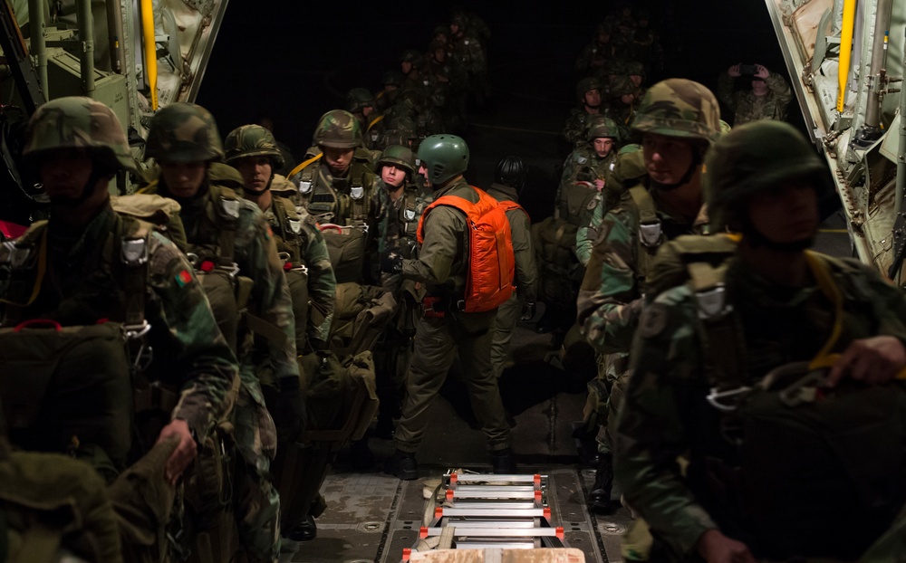 US supports Portuguese paratroopers