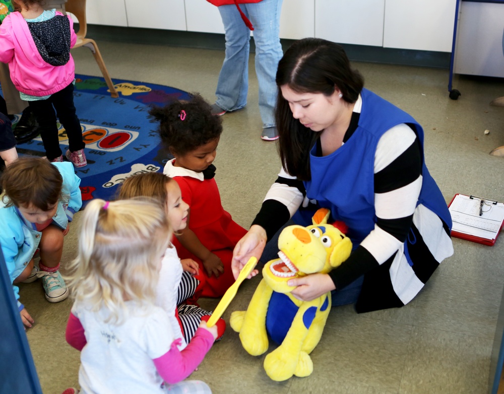 1st Dental Battalion teaches children good dental hygeine