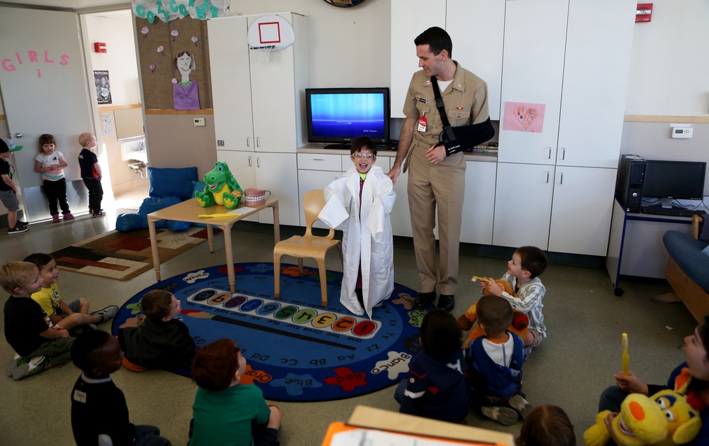 1st Dental Battalion teaches children good dental hygeine