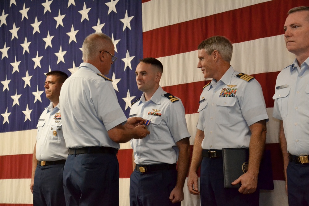 Coast Guardsmen awarded 2nd highest medal for aerial valor for rescue during Hurricane Joaquin