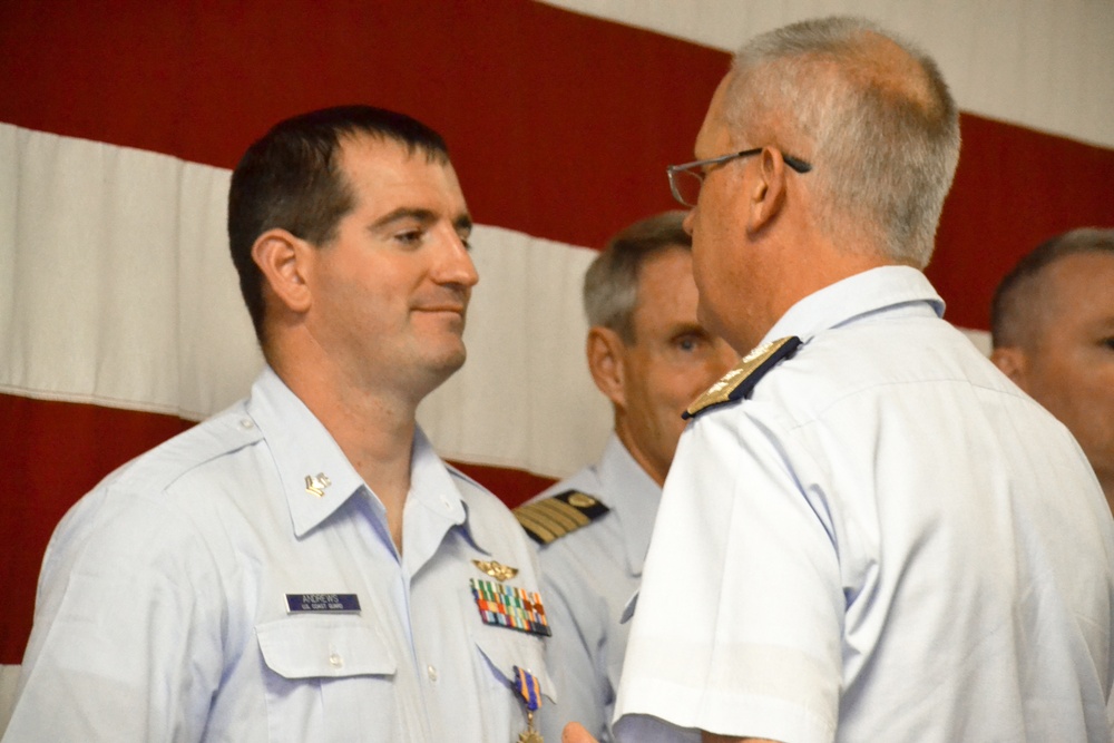 Coast Guardsmen awarded 2nd highest medal for aerial valor for rescue during Hurricane Joaquin