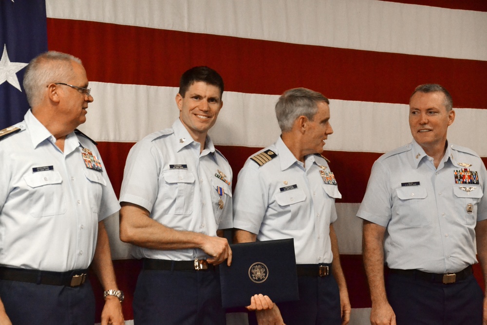 Coast Guardsmen awarded 2nd highest medal for aerial valor for rescue during Hurricane Joaquin