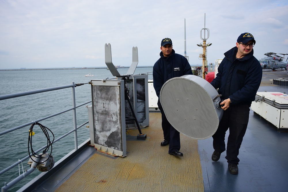 USS Blue Ridge (LCC 19) arrives in Osaka