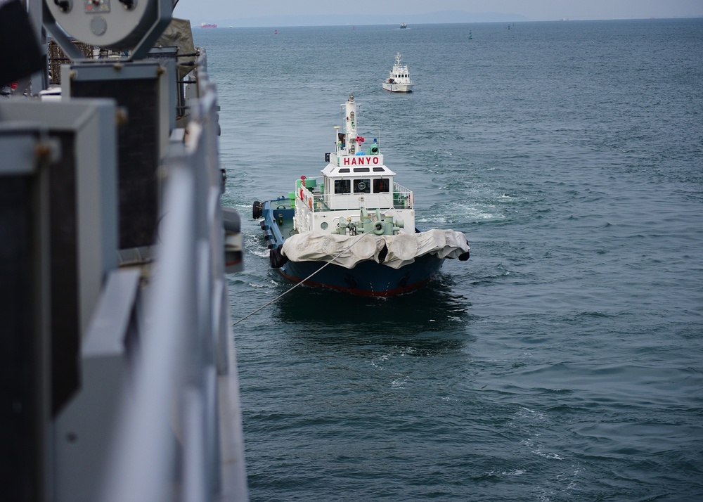 USS Blue Ridge (LCC 19) arrives in Osaka