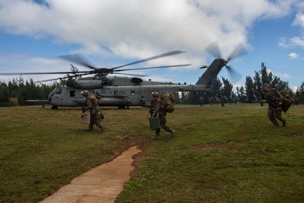 Marines land on Hawaii