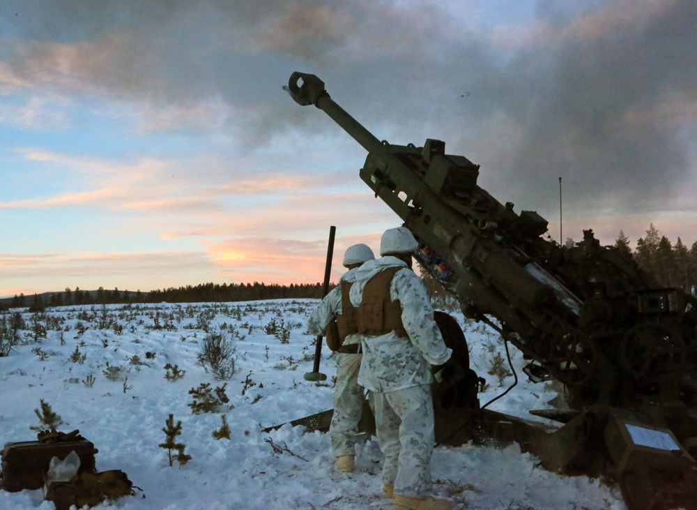 CAC Marines light up the Norwegian sky with artillery rounds