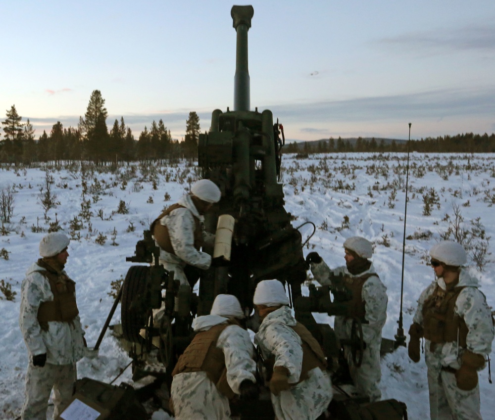 CAC Marines light up the Norwegian sky with artillery rounds