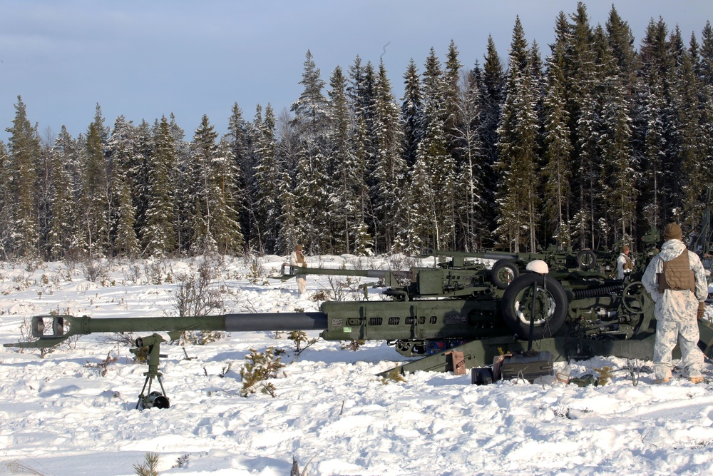 CAC Marines light up the Norwegian sky with artillery rounds