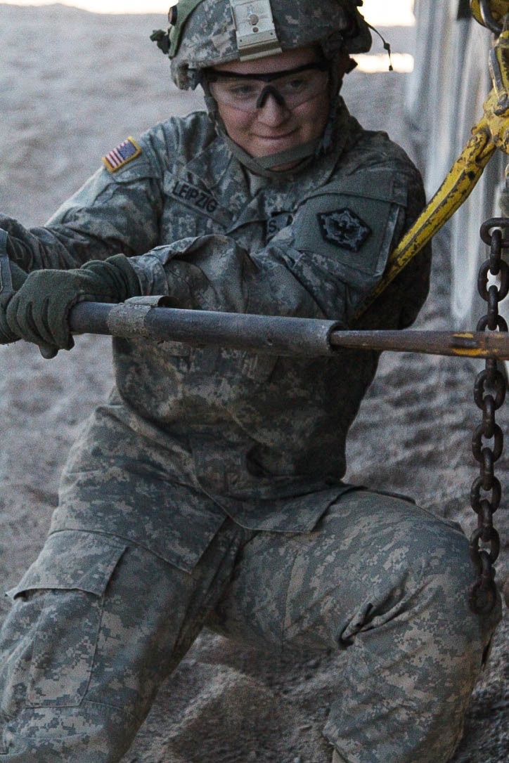 Fort Lewis Soldier tightens chains