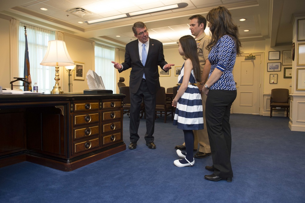 Secretary of defense meets with MoH recipient Edward Byers