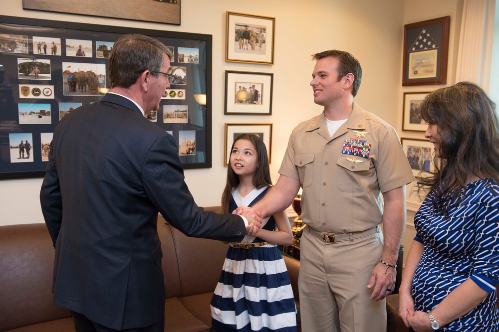 Secretary of defense meets with MoH recipient Edward Byers