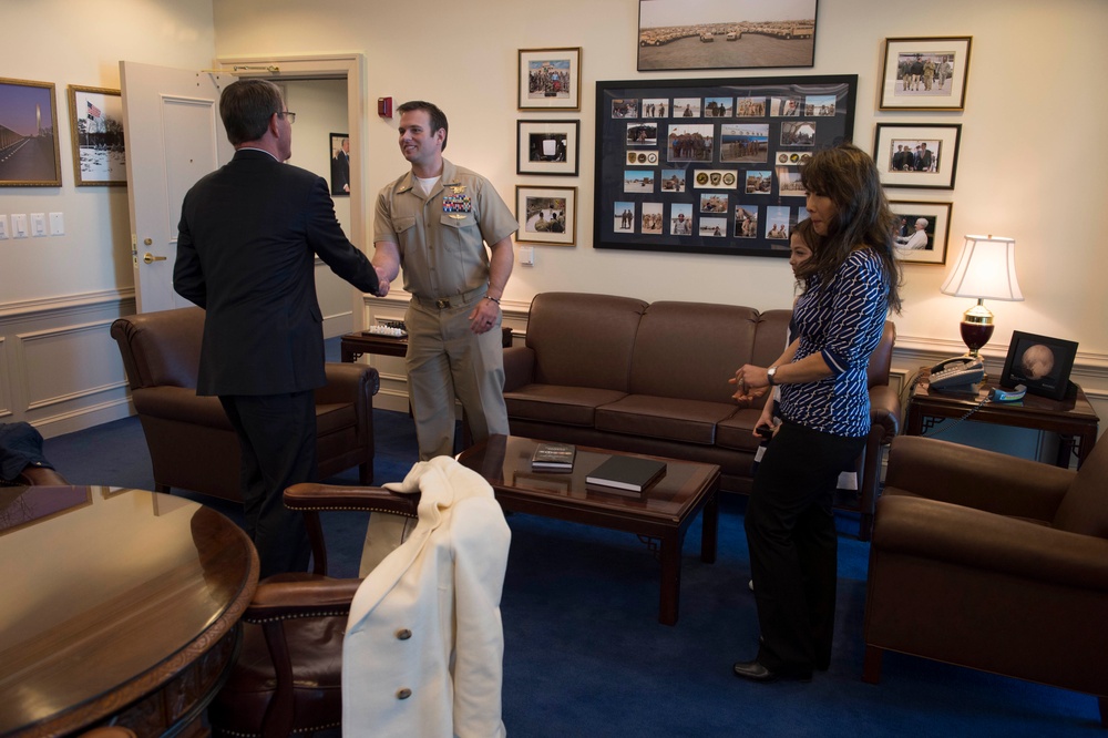 Secretary of defense meets with MoH recipient Edward Byers