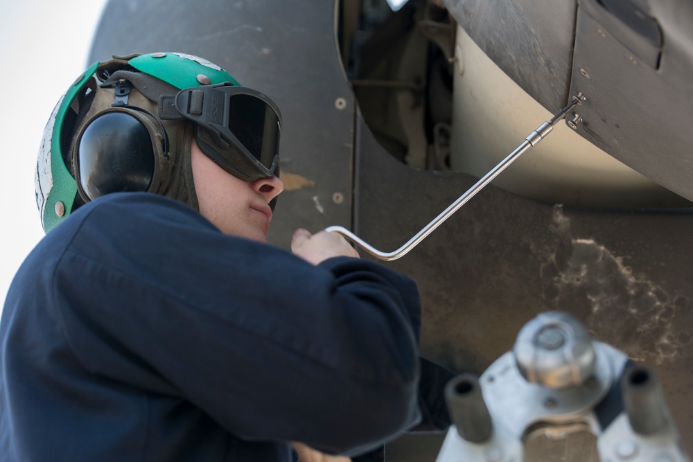 Keeping the rotors spinning: aviation mechanics keep the 26th MEU ready