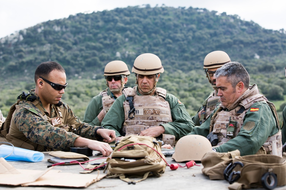 U.S. and Spanish EOD Marines hone breaching skills