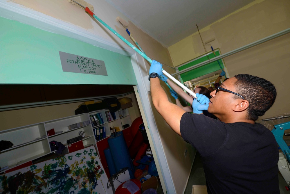 USS Mount Whitney sailors participate in COMREL