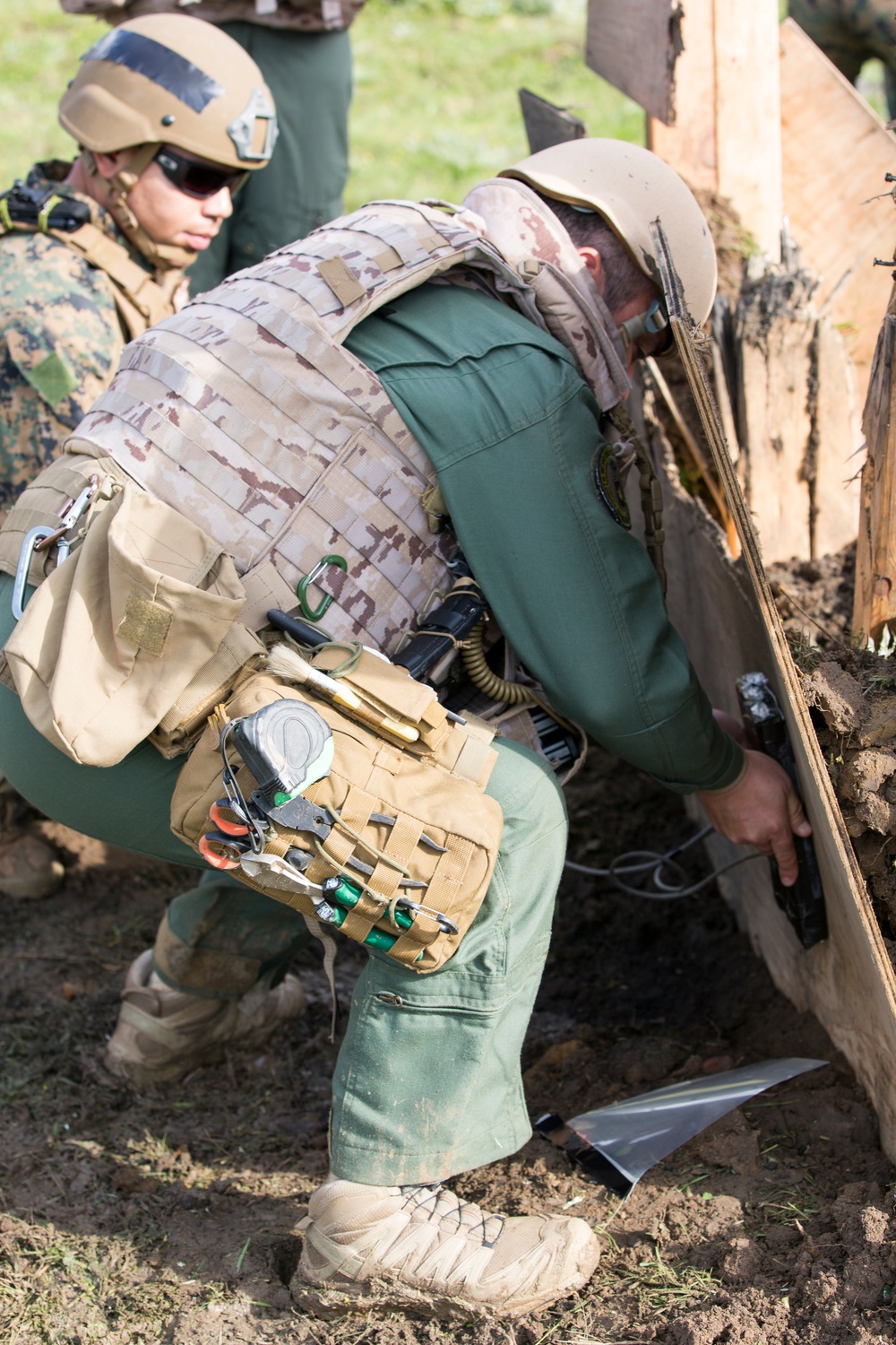 U.S. and Spanish EOD Marines hone breaching skills
