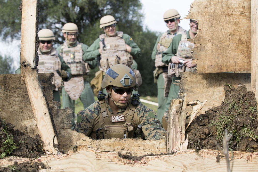 U.S. and Spanish EOD Marines hone breaching skills