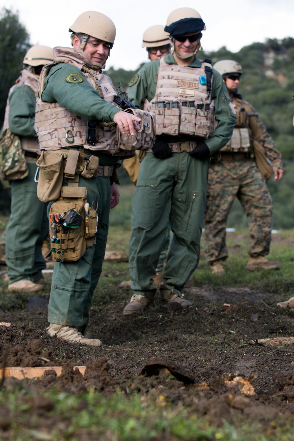 U.S. and Spanish EOD Marines hone breaching skills