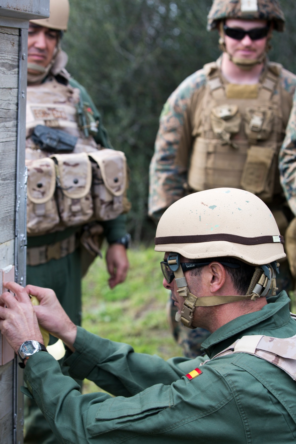 U.S. and Spanish EOD Marines hone breaching skills