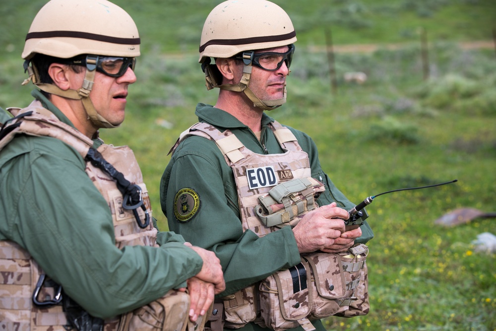 U.S. and Spanish EOD Marines hone breaching skills