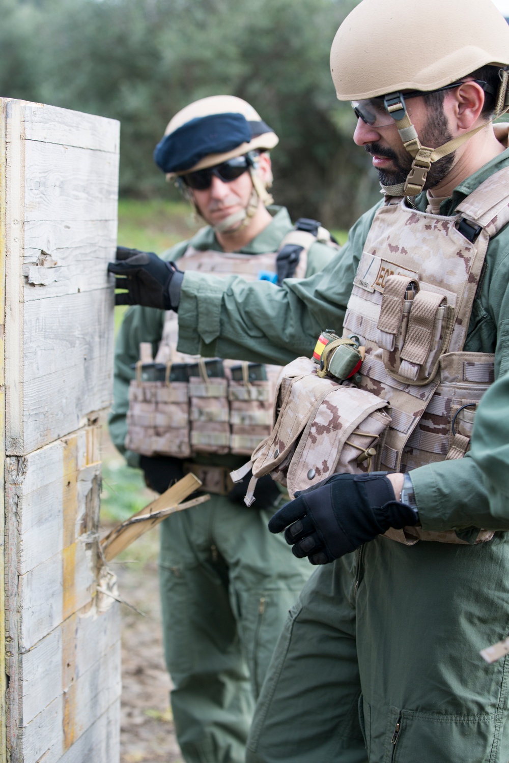 U.S. and Spanish EOD Marines hone breaching skills U.S. and Spanish EOD Marines hone breaching skills