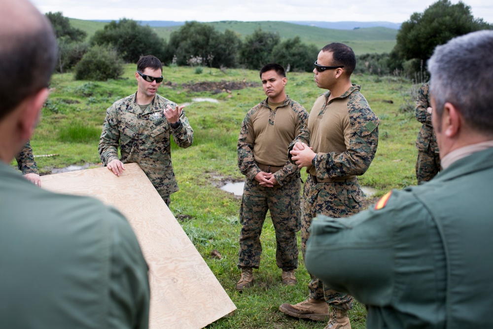 U.S. and Spanish EOD Marines hone breaching skills