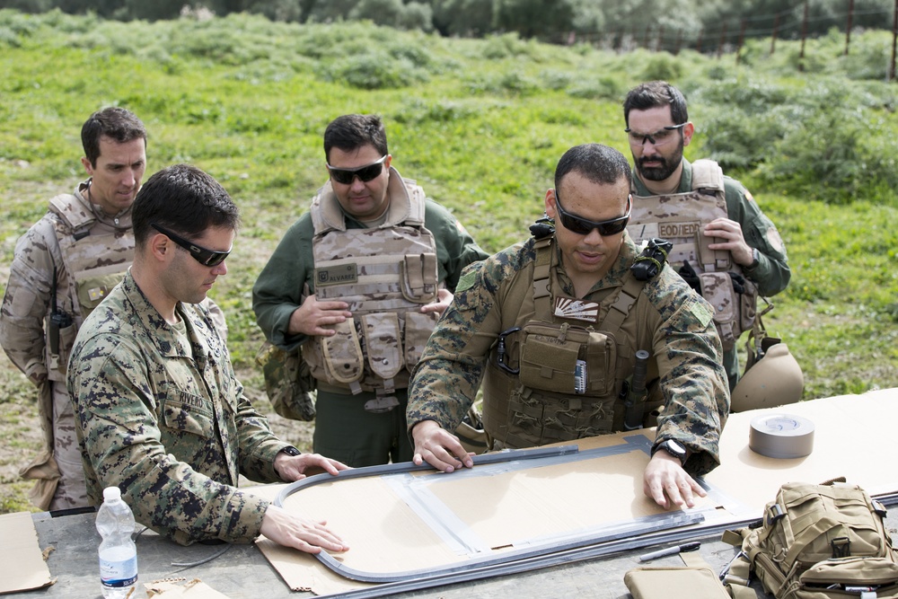 U.S. and Spanish EOD Marines hone breaching skills