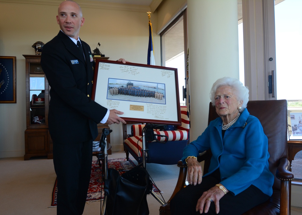 USS Houston Sailors visit former POTUS George H.W. Bush and Barbara Bush