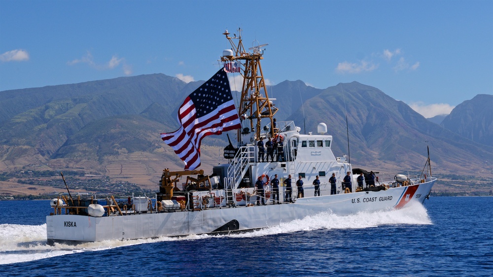 Coast Guard Cutter Kiska flies battle ensign at conclusion of joint patrol off Maui