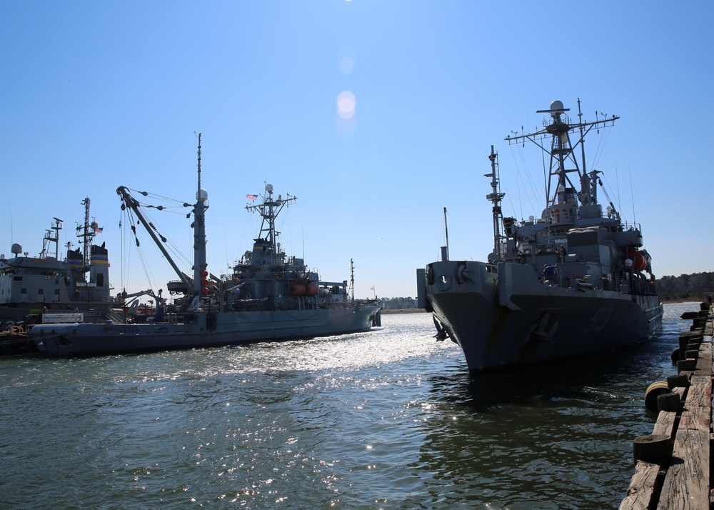 USNS Grapple deploys to Africa