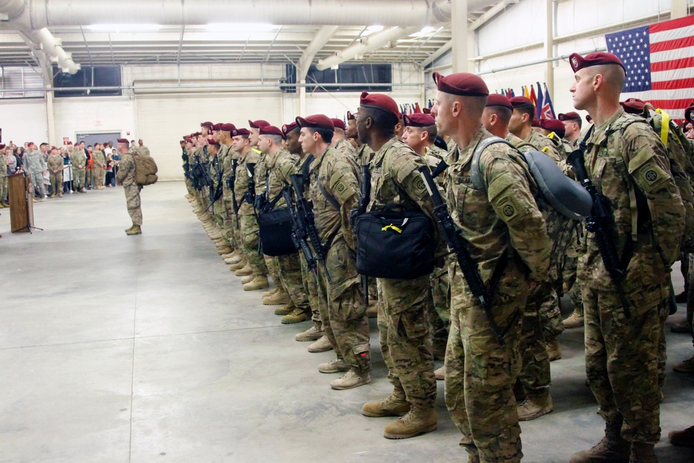 82nd Airborne Division paratroopers return home