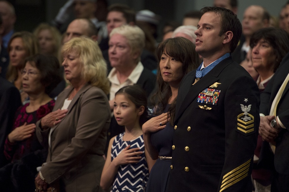 DSD hosts Medal of Honor ceremony for Senior Chief Edward Byers