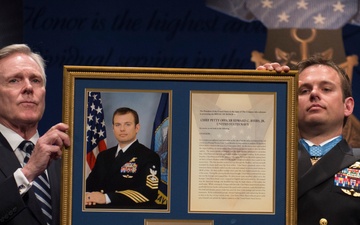 DSD hosts Medal of Honor ceremony for Senior Chief Edward Byers