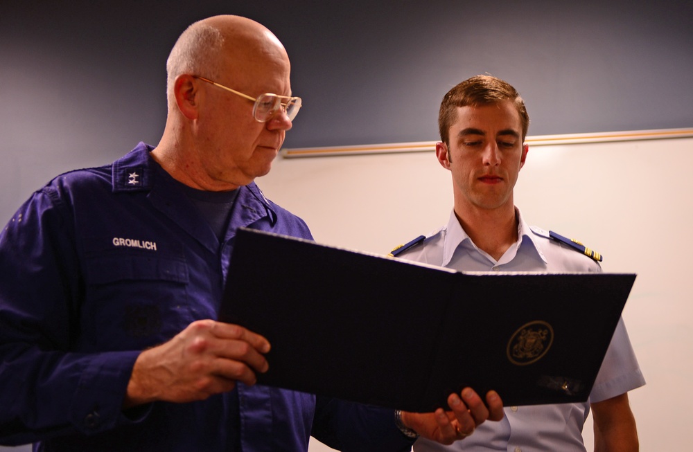 Coast Guard Commendation Medal presented to North Bend pilot