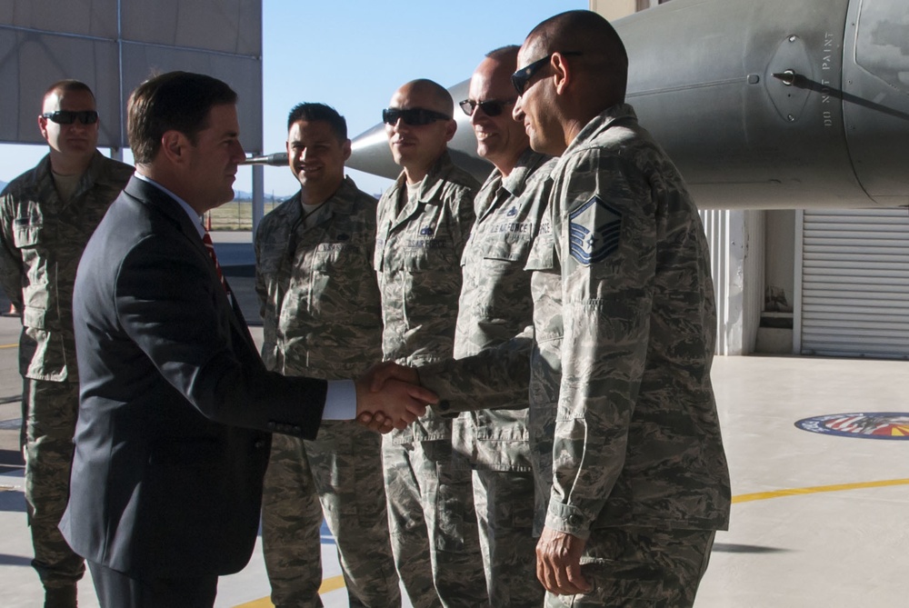 Gov. visits Arizona Air National Guard Airmen