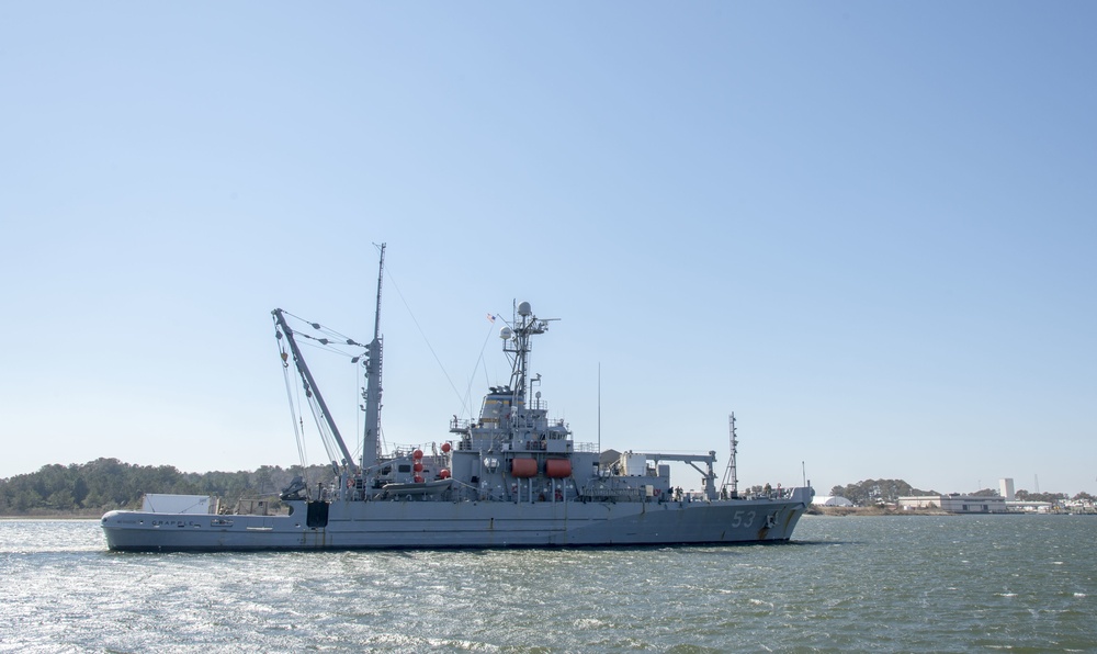 USNS Grapple (T-ARS 53) departs Joint Expeditionary Base Little Creek