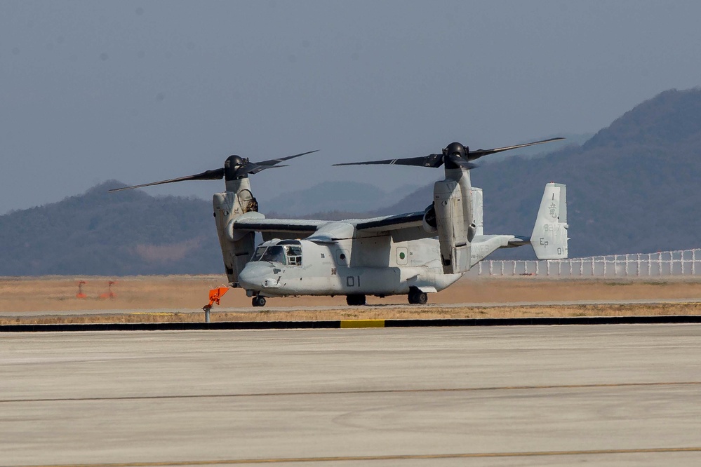 VMM-265 arrives at MCAS Iwakuni