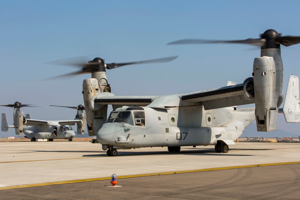 VMM-265 arrives at MCAS Iwakuni