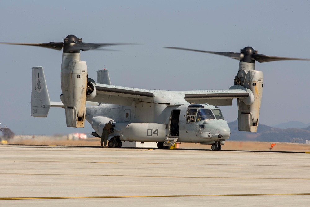 VMM-265 arrives at MCAS Iwakuni