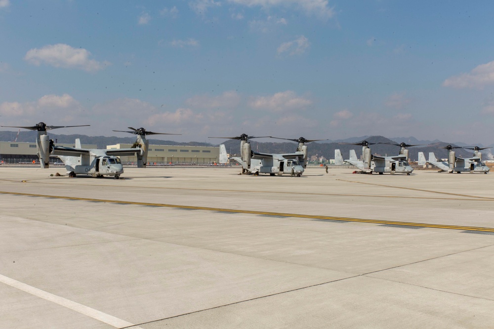 VMM-265 arrives at MCAS Iwakuni