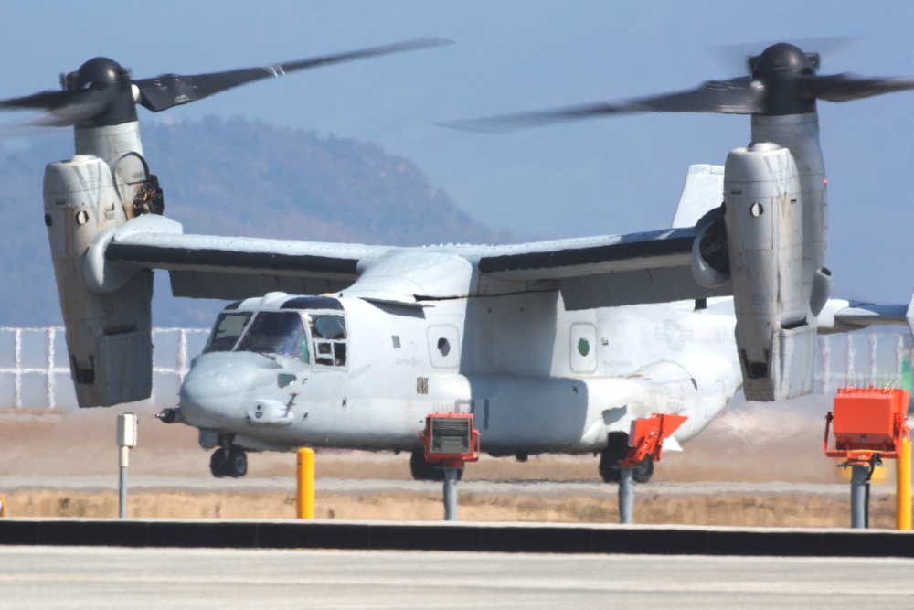 VMM-265 arrives at MCAS Iwakuni