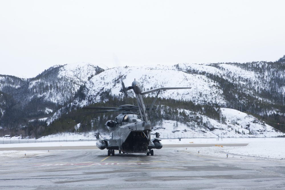 CH-53s fly over Namsos