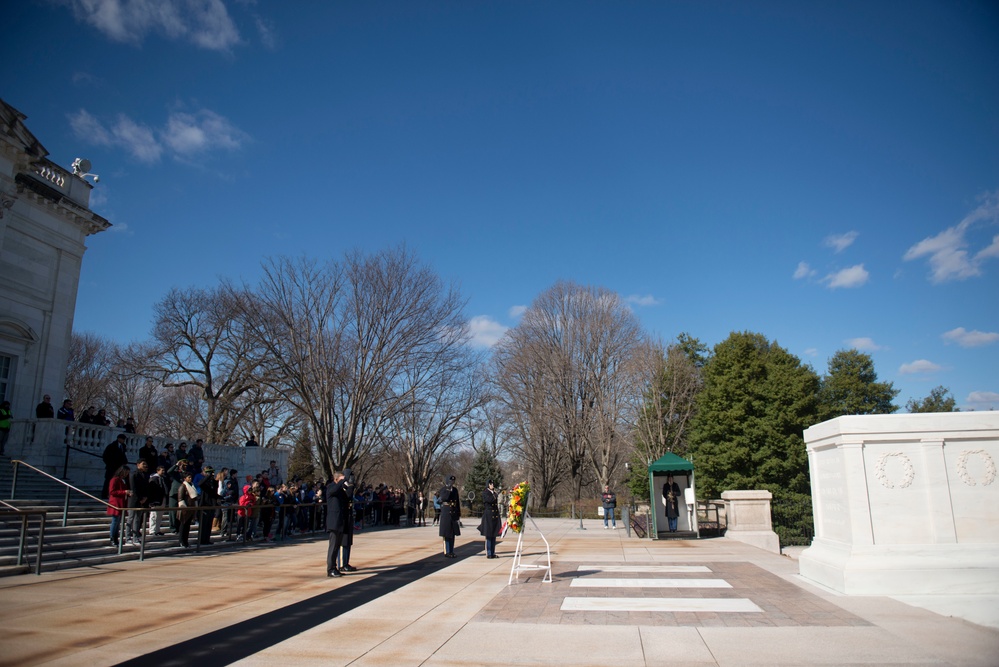 President of the Republic of Trinidad and Tobago lays a wreath at the Tomb of the Unknown Soldier in Arlington National Cemetery