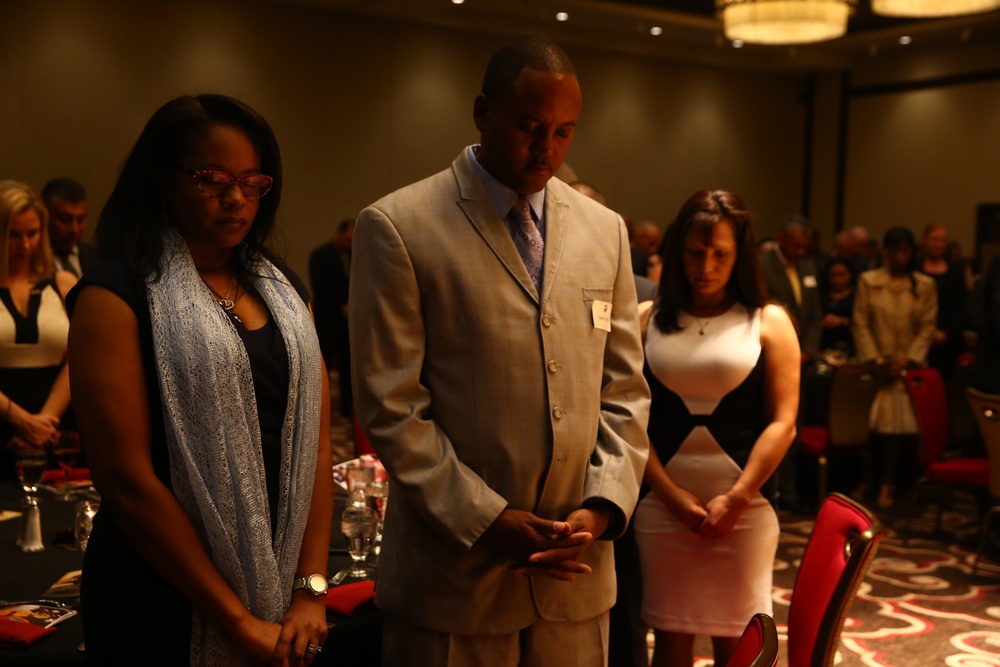 I MEF leaders gather for professional dinner