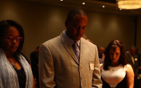 I MEF leaders gather for professional dinner